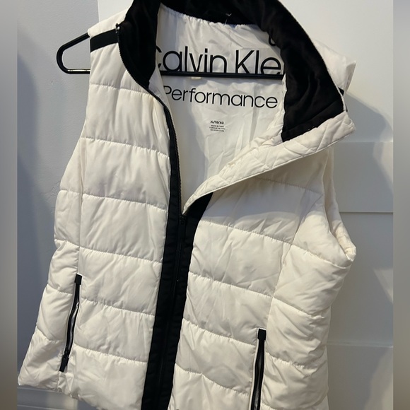 Calvin Klein, white puffer jacket vest in a size extra large! Amazing condition! - Picture 1 of 6